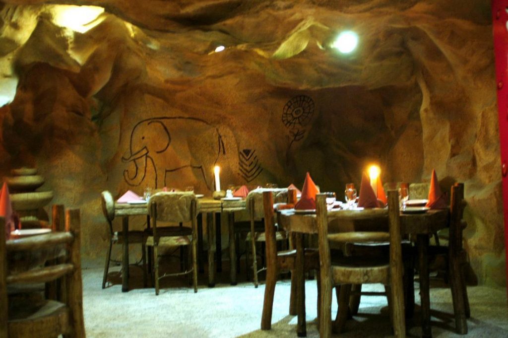 Detailed and unbiased review on "Cave Dinner Islamabad|Blue Area|1Islamabad